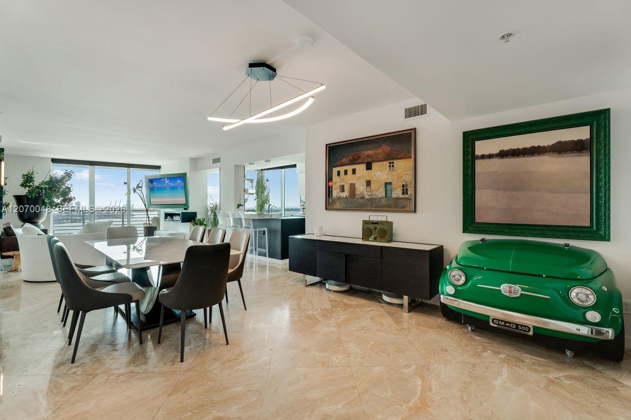 335 S Biscayne Blvd # 2609, Miami FL 33131 photo 4