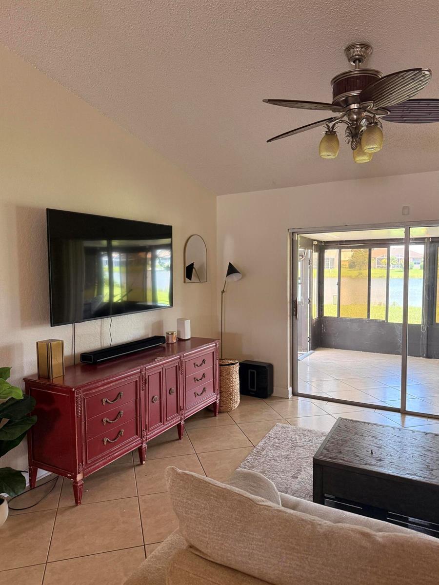8499 Lakepoint Court, Lake Worth FL 33467 photo 5