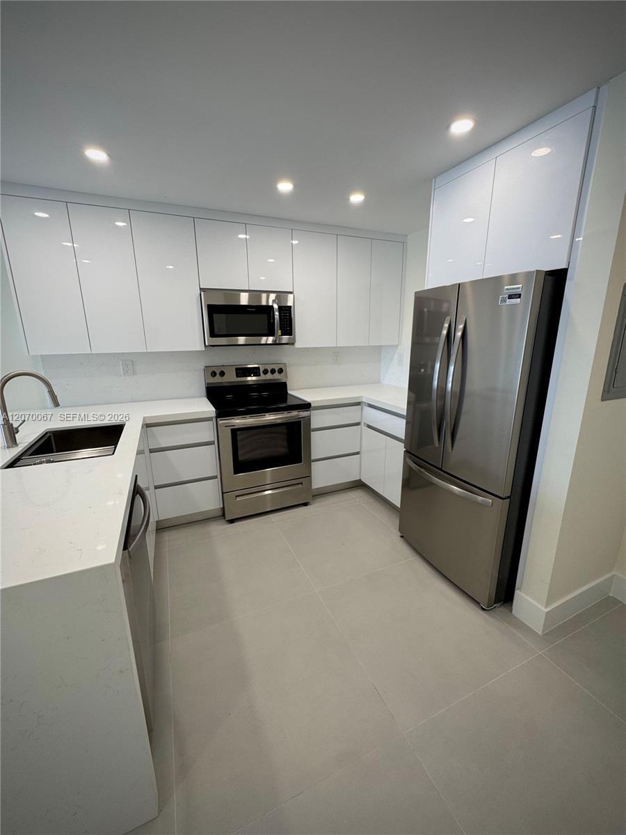 1530 SW 2nd St # 405, Miami FL 33135 photo 2