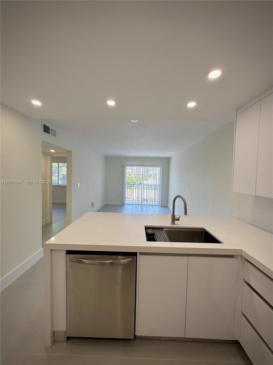 1530 SW 2nd St # 405, Miami FL 33135 photo 4