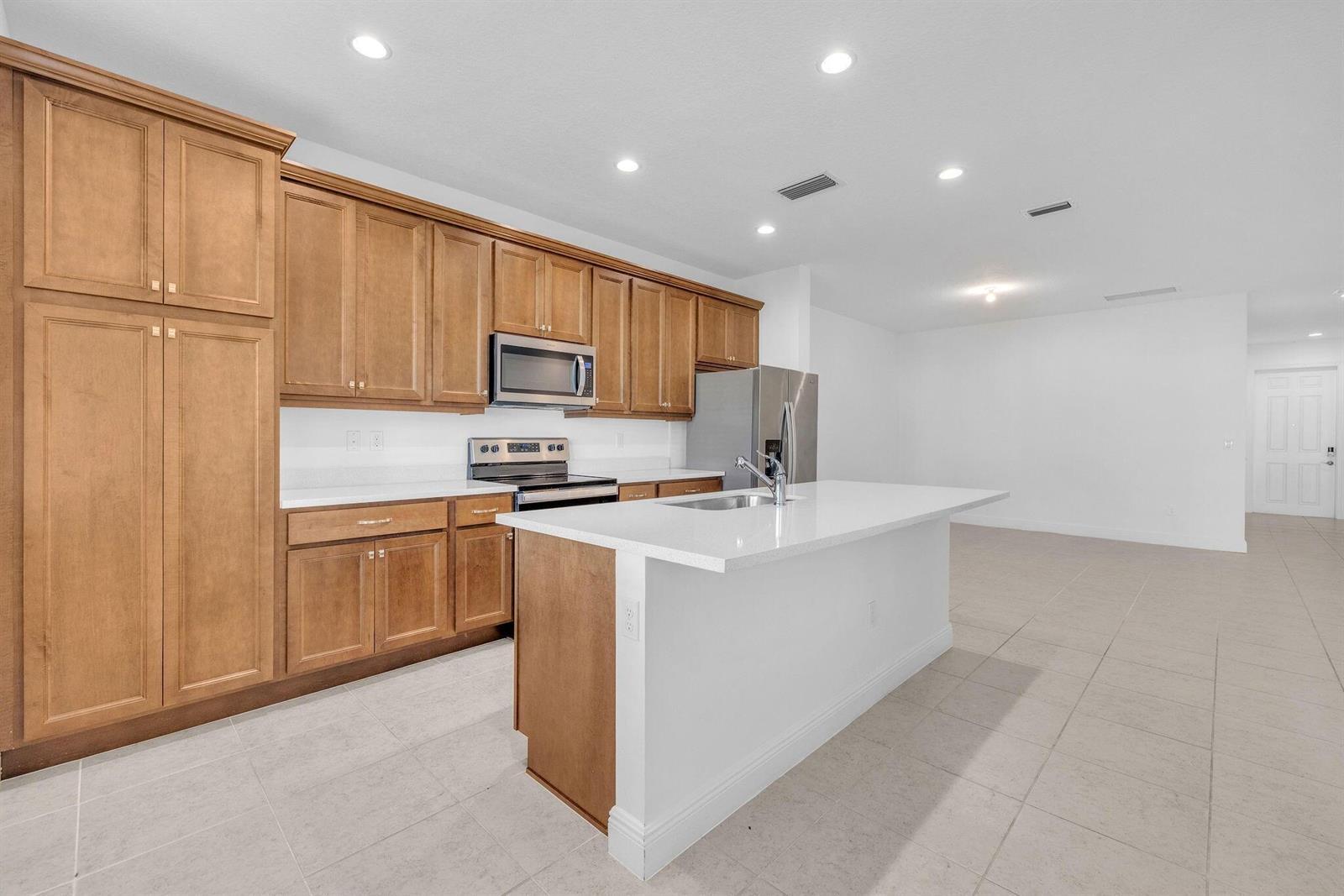 540 Sanderling Circle, Deerfield Beach FL 33442 photo 3