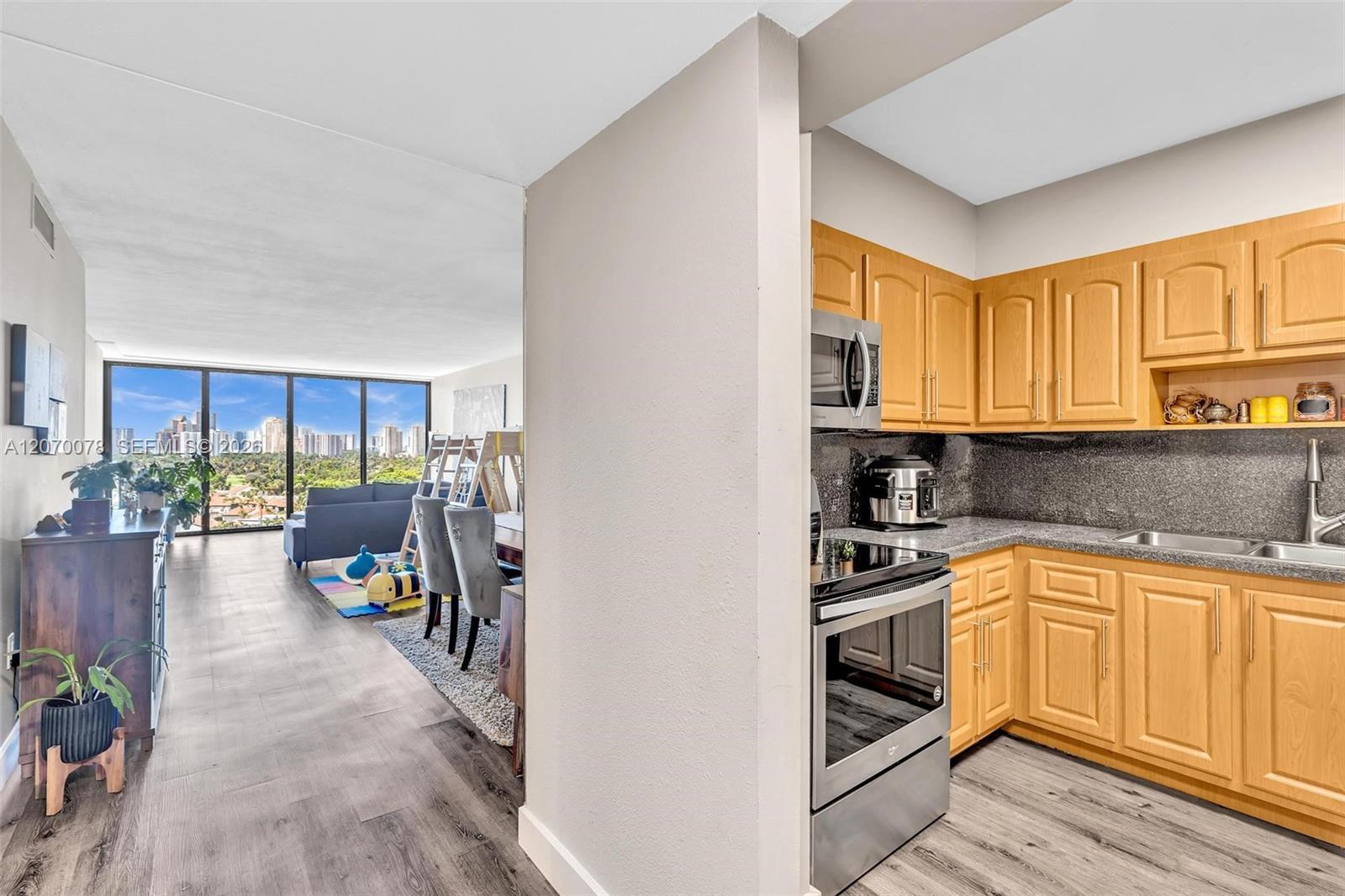 3375 N Country Club Dr # 905, Aventura FL 33180 photo 3
