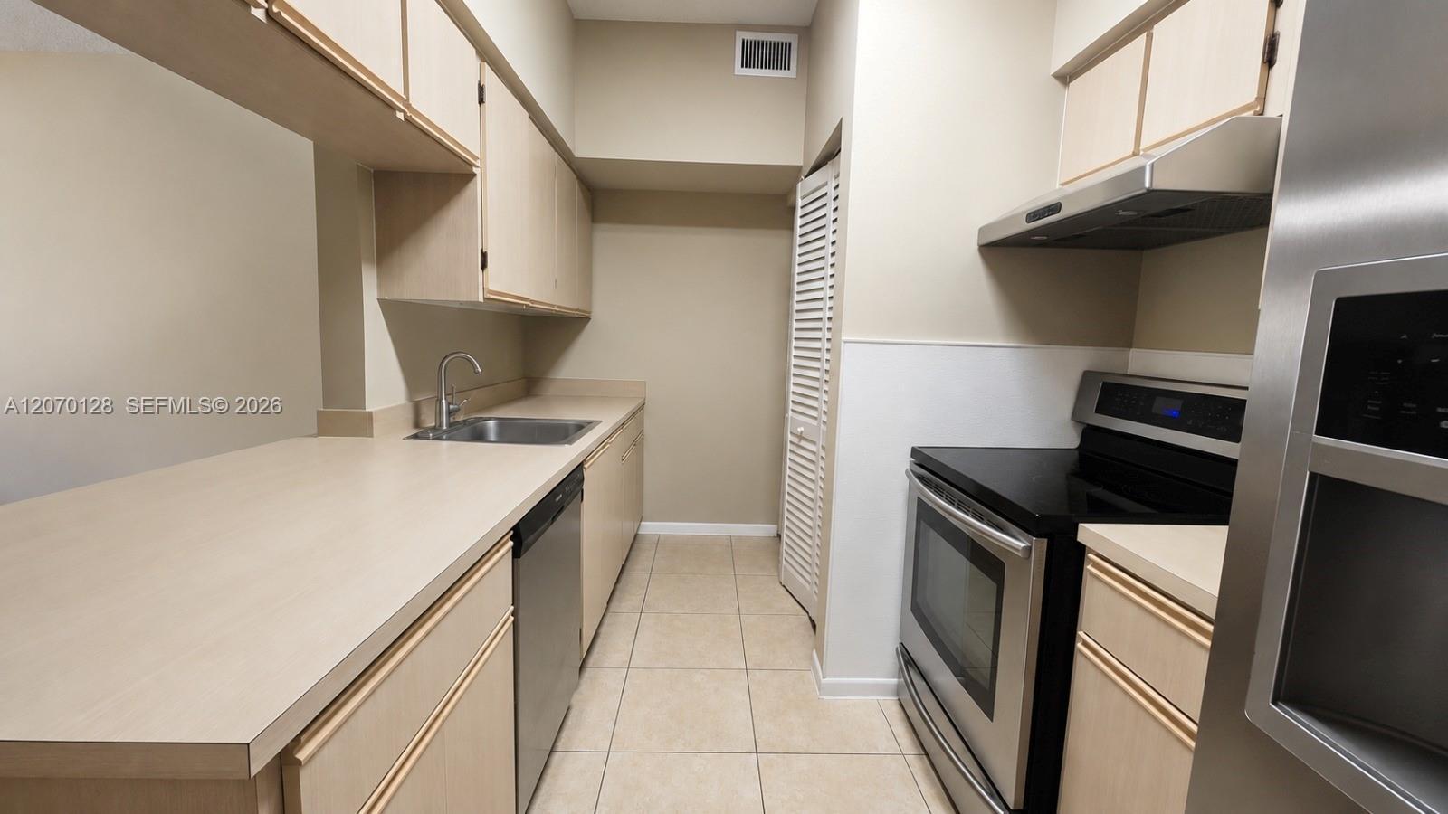 18332 NW 68th Ave # H, Hialeah FL 33015 photo 4