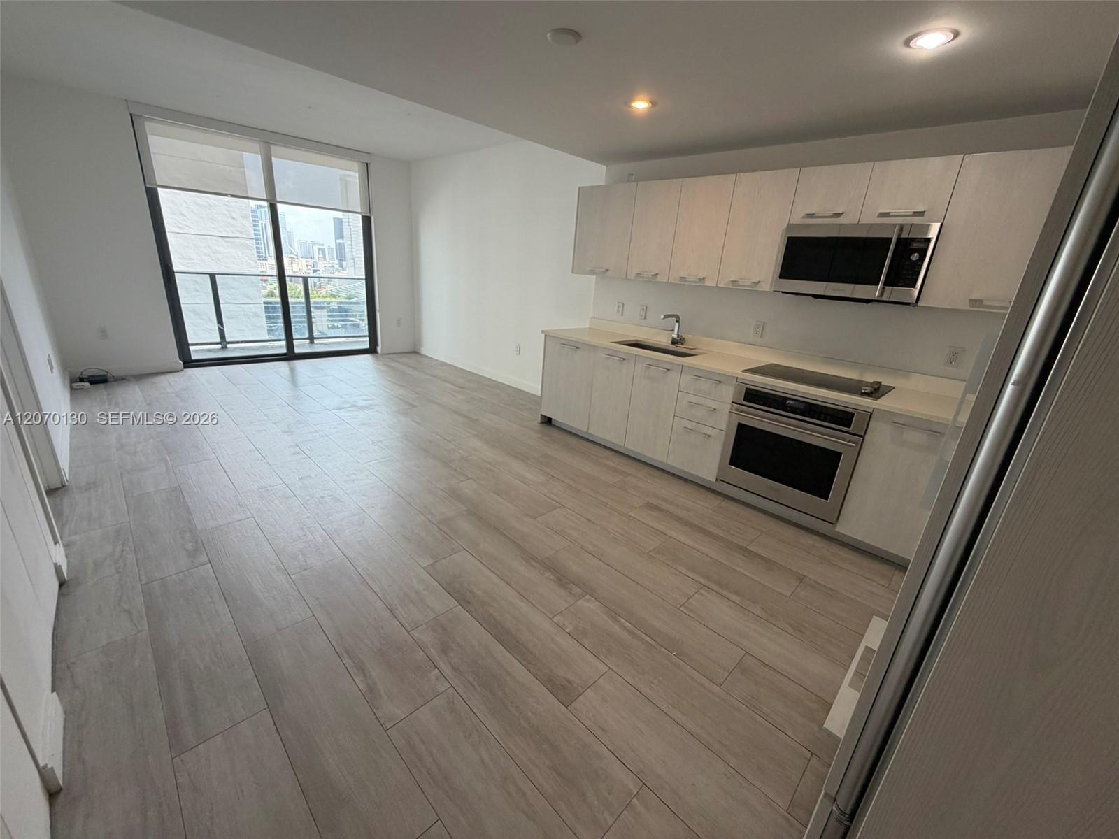 55 SW 9th St # 2410, Miami FL 33130 photo 2
