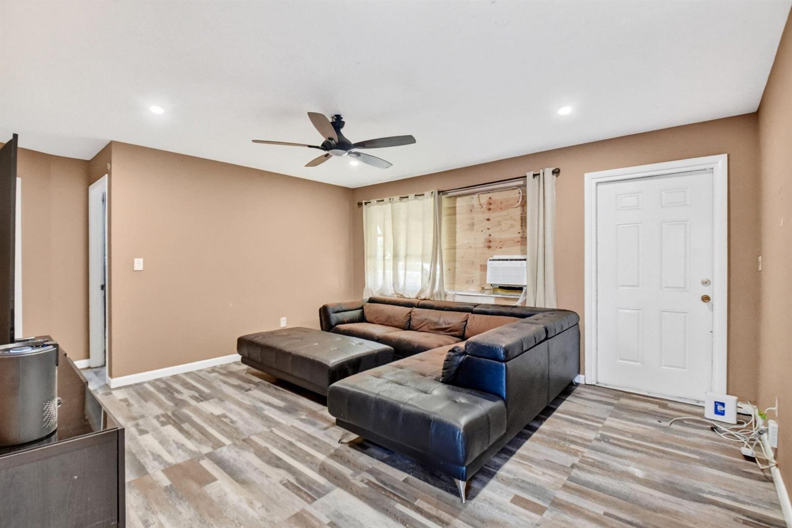 1572 Woodland Avenue, West Palm Beach FL 33415 photo 5