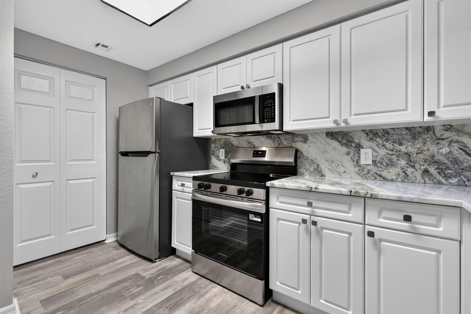 3022 ALCAZAR Place # 301, Palm Beach Gardens FL 33410 photo 5