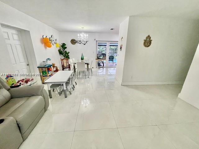 10891 N Snapper Creek Dr, Miami FL 33173 photo 4