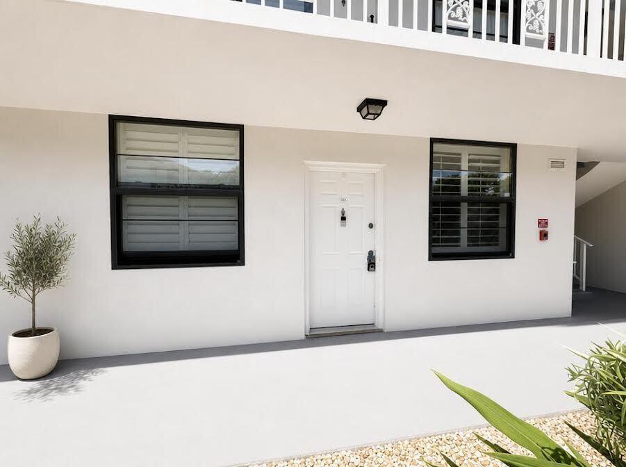3540 WHITEHALL Drive # 105, West Palm Beach FL 33401