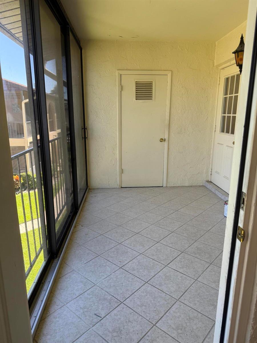 211 PINE HOV Circle # 2, FL 33463 photo 2