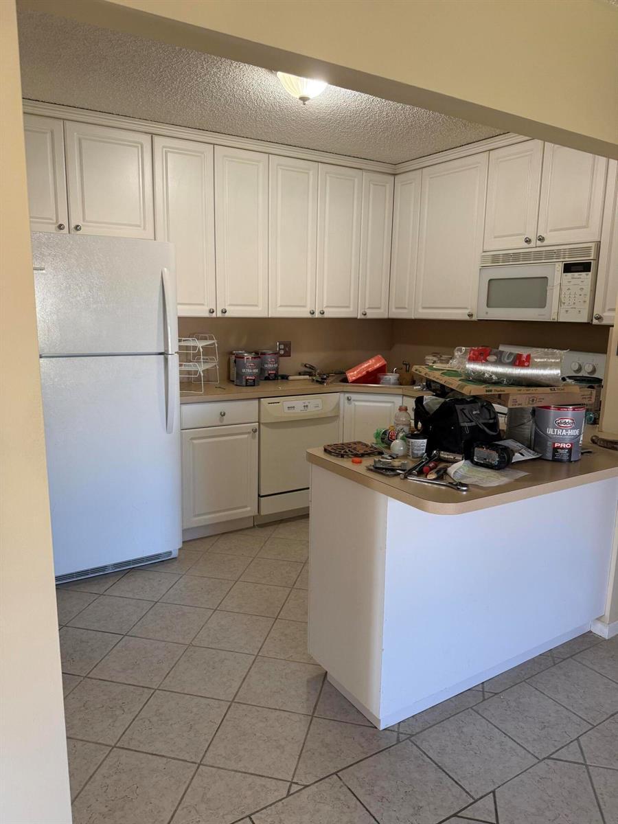 211 PINE HOV Circle # 2, FL 33463 photo 4