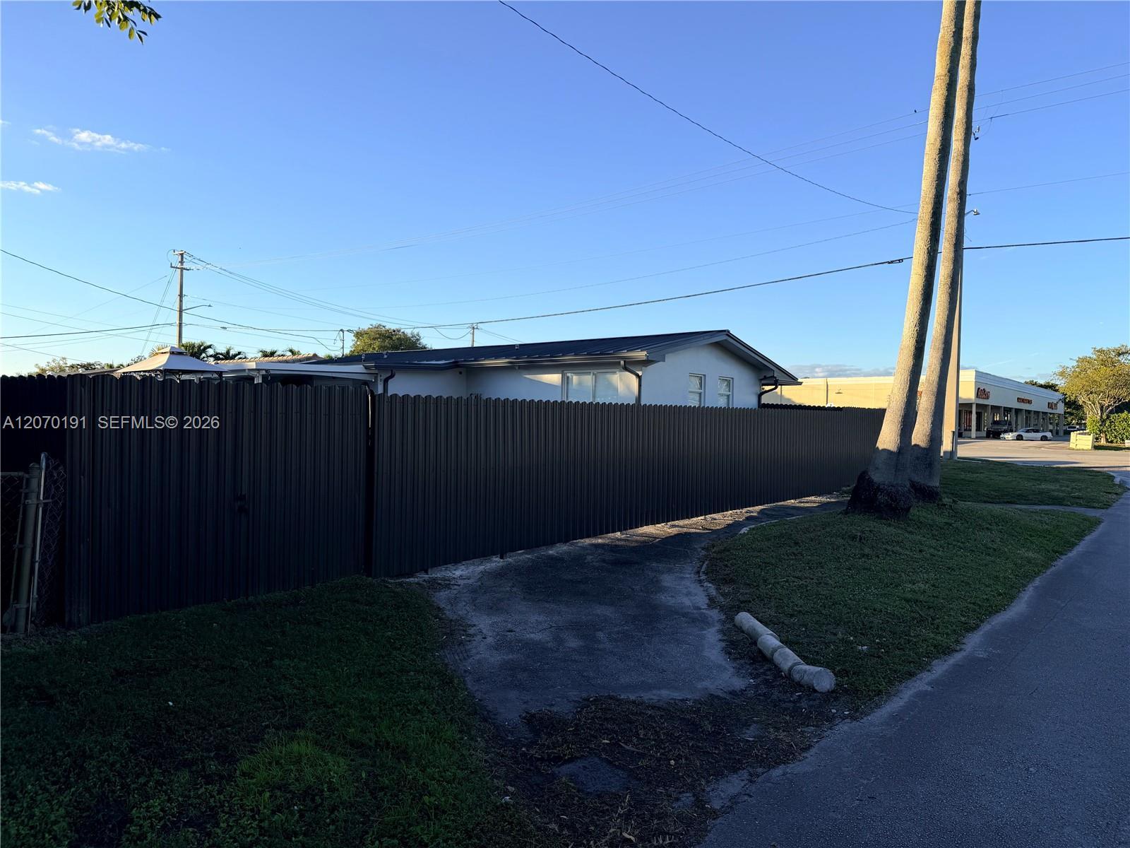 8100 Taft St, Pembroke Pines FL 33024 photo 3