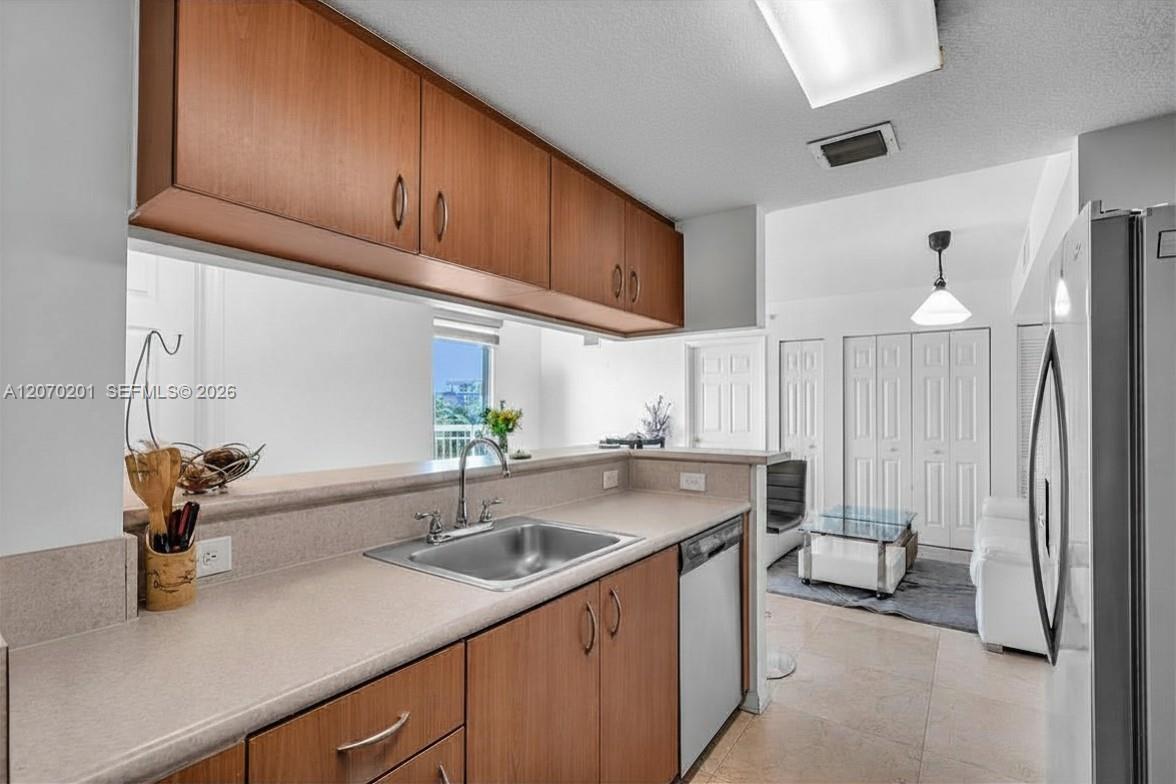 816 NW 11th St # 607, Miami FL 33136 photo 4
