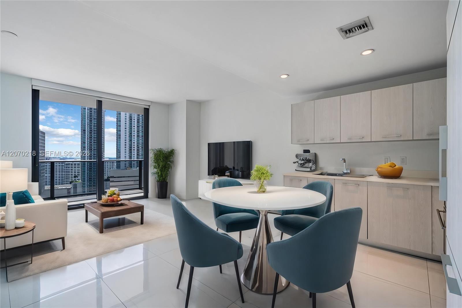 45 SW 9th St # 2002, Miami FL 33130 photo 3