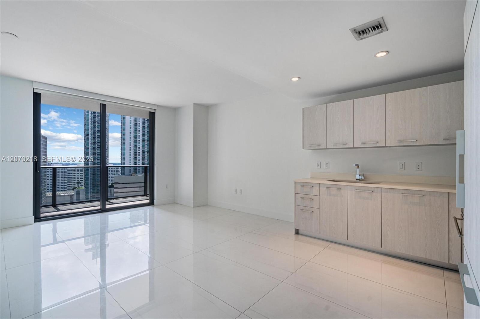 45 SW 9th St # 2002, Miami FL 33130 photo 4