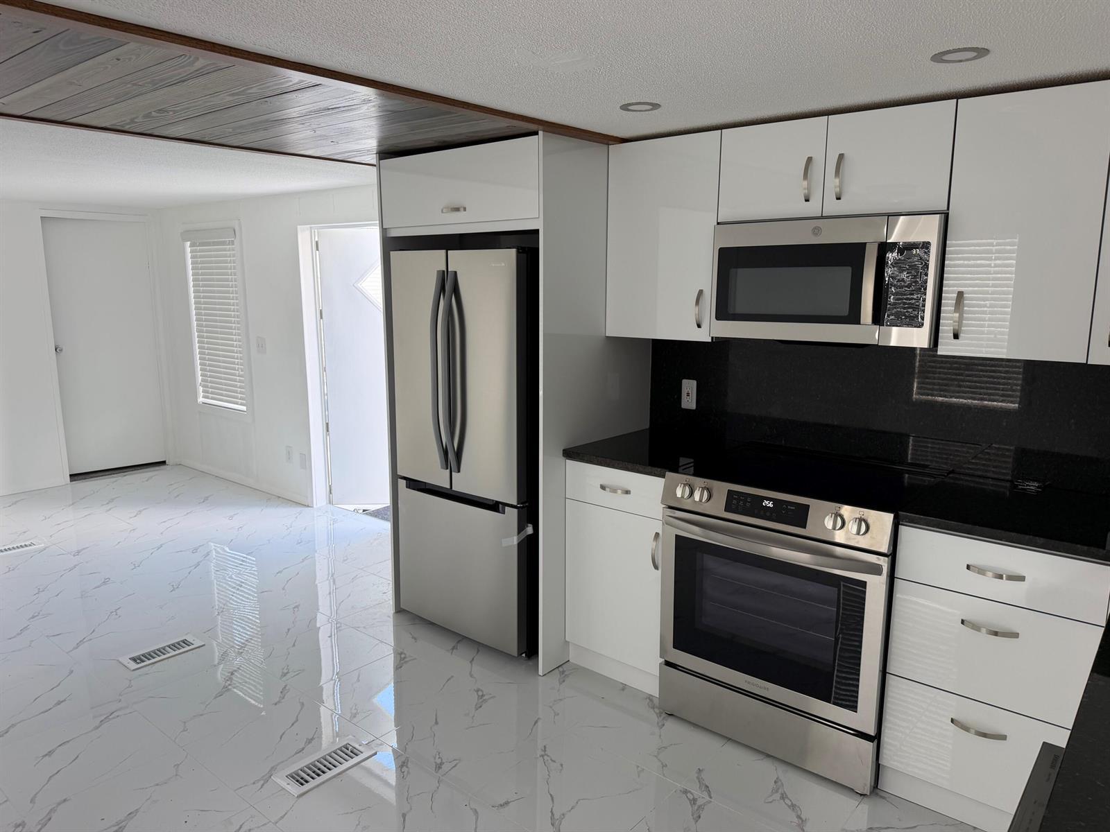 8517 SW 17TH Court, Davie FL 33324 photo 2
