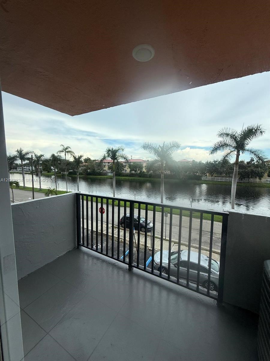 2075 NE 164th St # 302, North Miami Beach FL 33162 photo 4