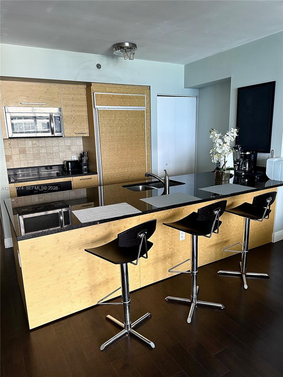 Hallandale Beach, FL 33009 photo 2