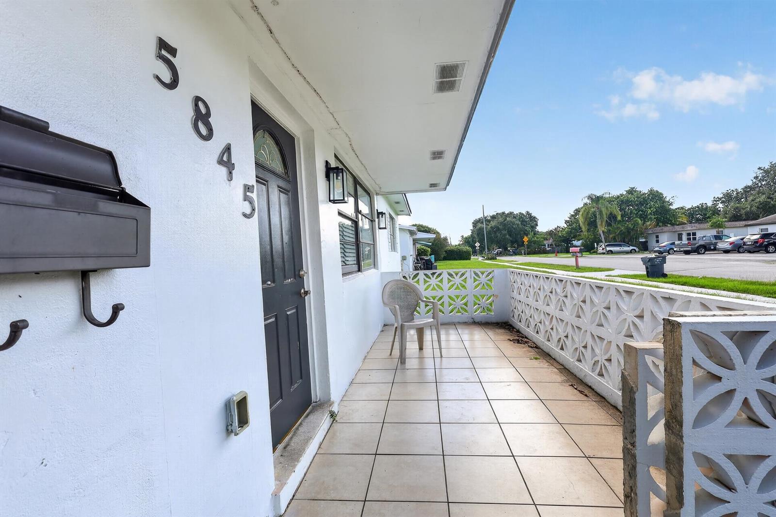 5845 ARTHUR Street, Hollywood FL 33021 photo 3