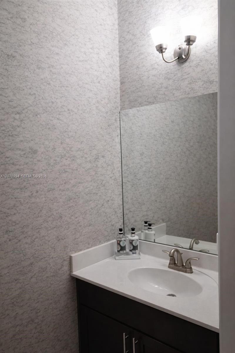426 NE 194th Ter, Miami FL 33179 photo 5