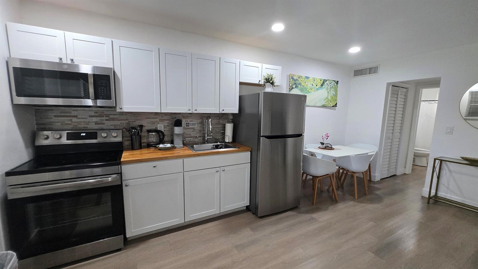 704 NE 8th Street # 10, Hallandale Beach FL 33009 photo 2
