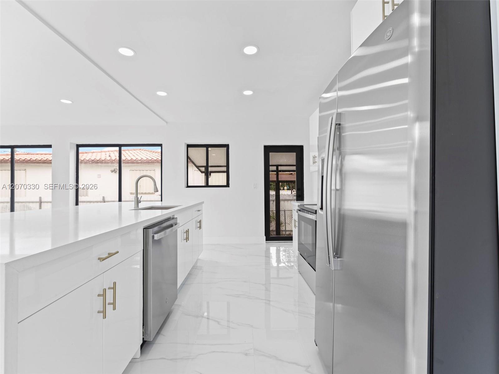 2500 SW 23rd Ter, Miami FL 33145 photo 4