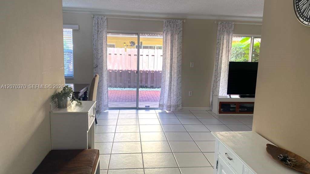 223 SW Maple Ter, Davie FL 33325 photo 4