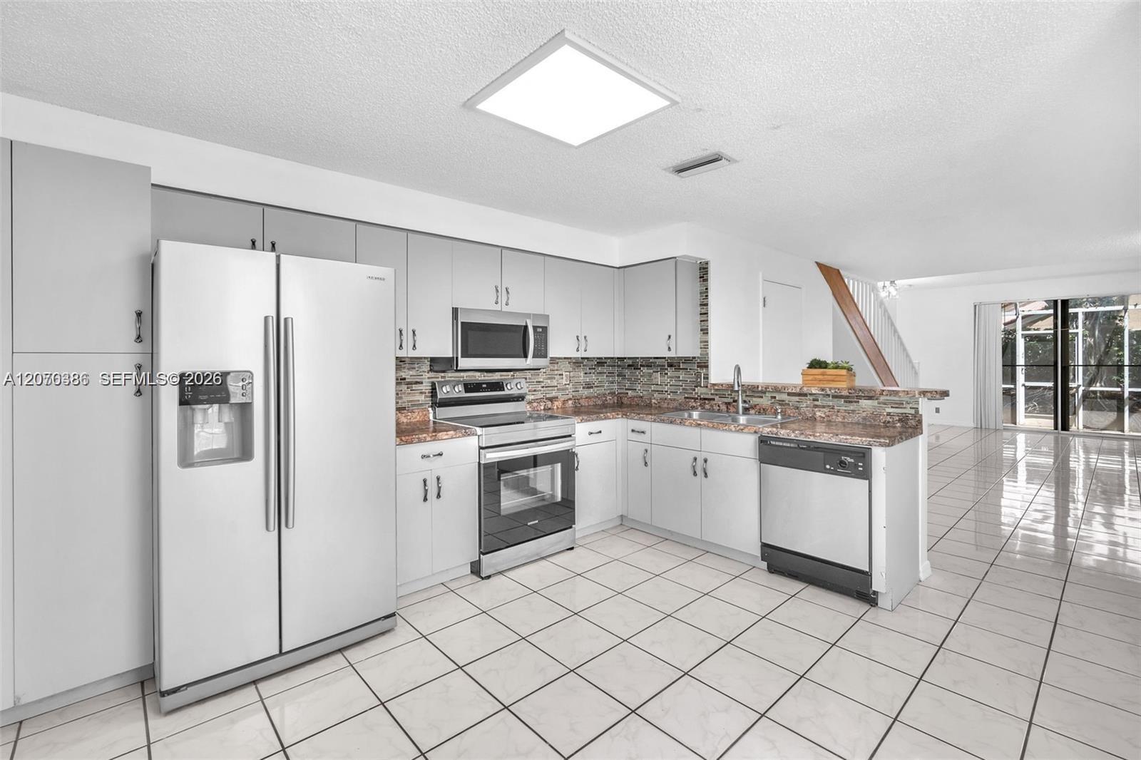 800 Sorrento Dr. # 2, Weston FL 33326 photo 2