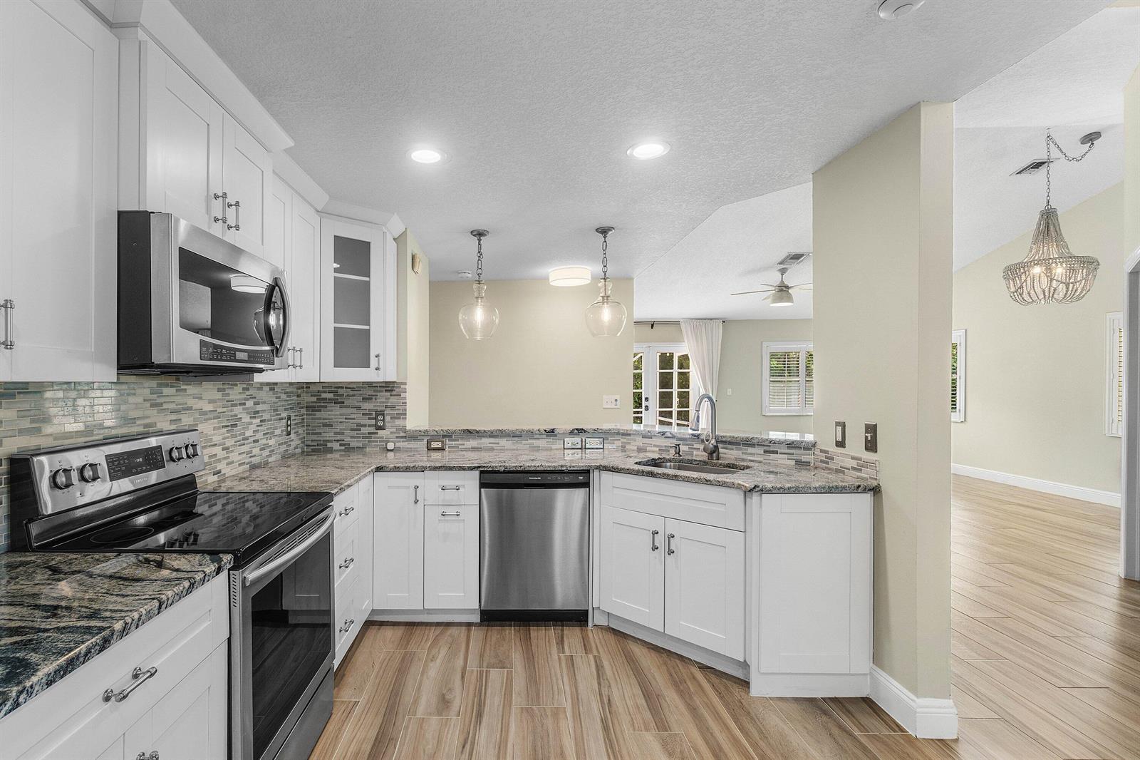 1215 E LANCEWOOD Place, Delray Beach FL 33445 photo 4