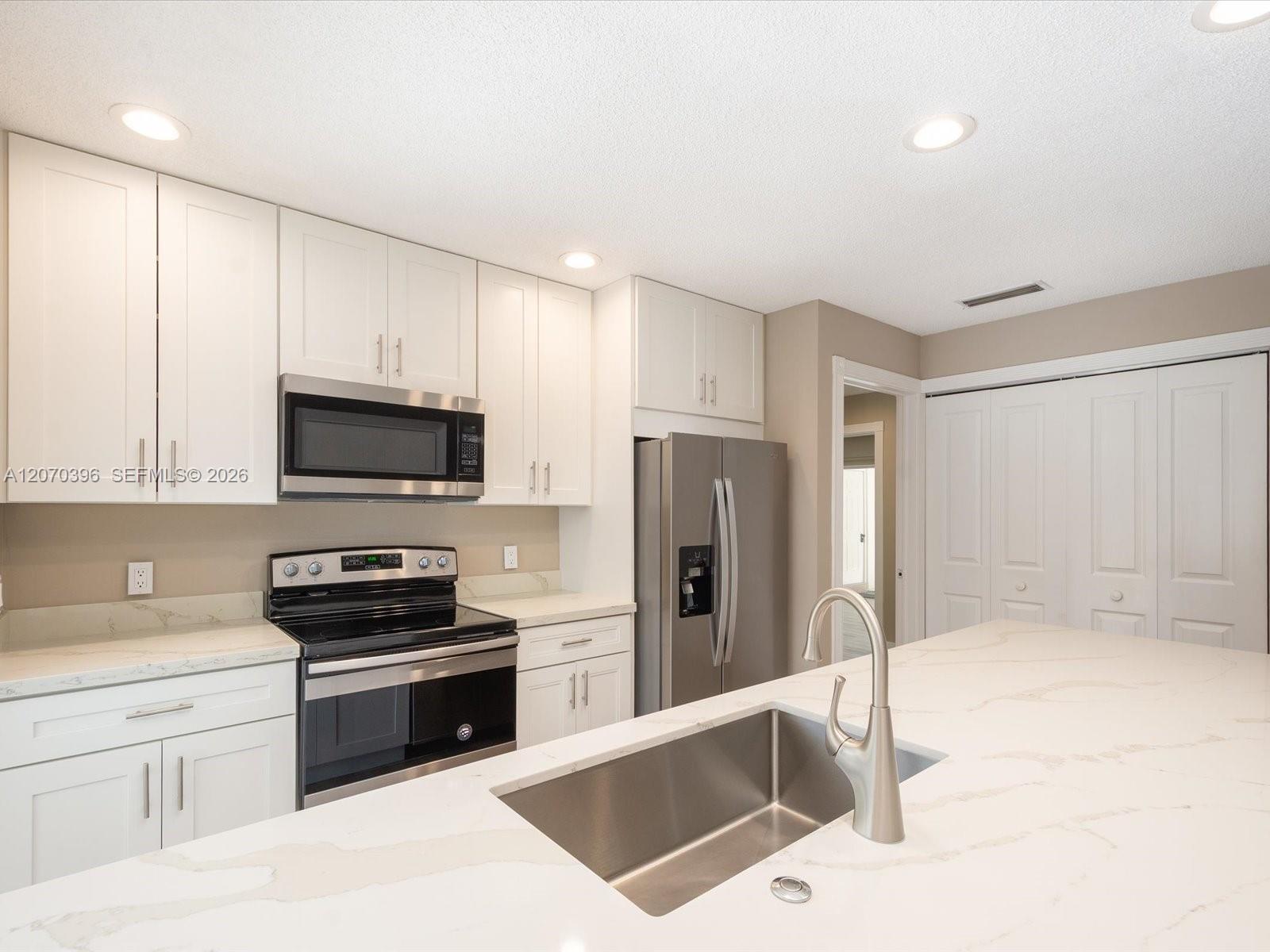 1404 Silverleaf Oak Ct, Palm Beach Gardens FL 33410 photo 2