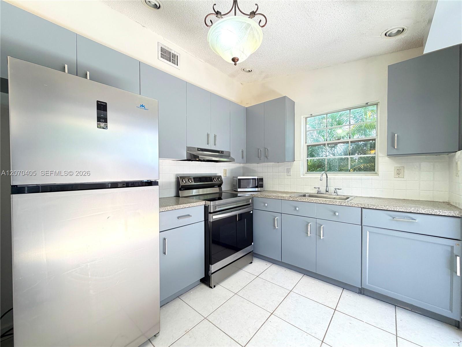 9850 W Heather Ln, Miramar FL 33025 photo 2