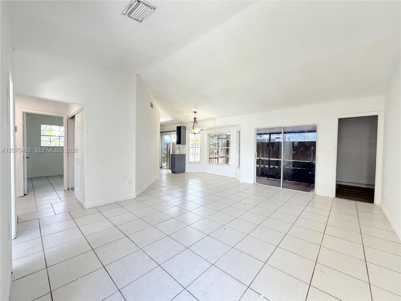 9850 W Heather Ln, Miramar FL 33025 photo 4