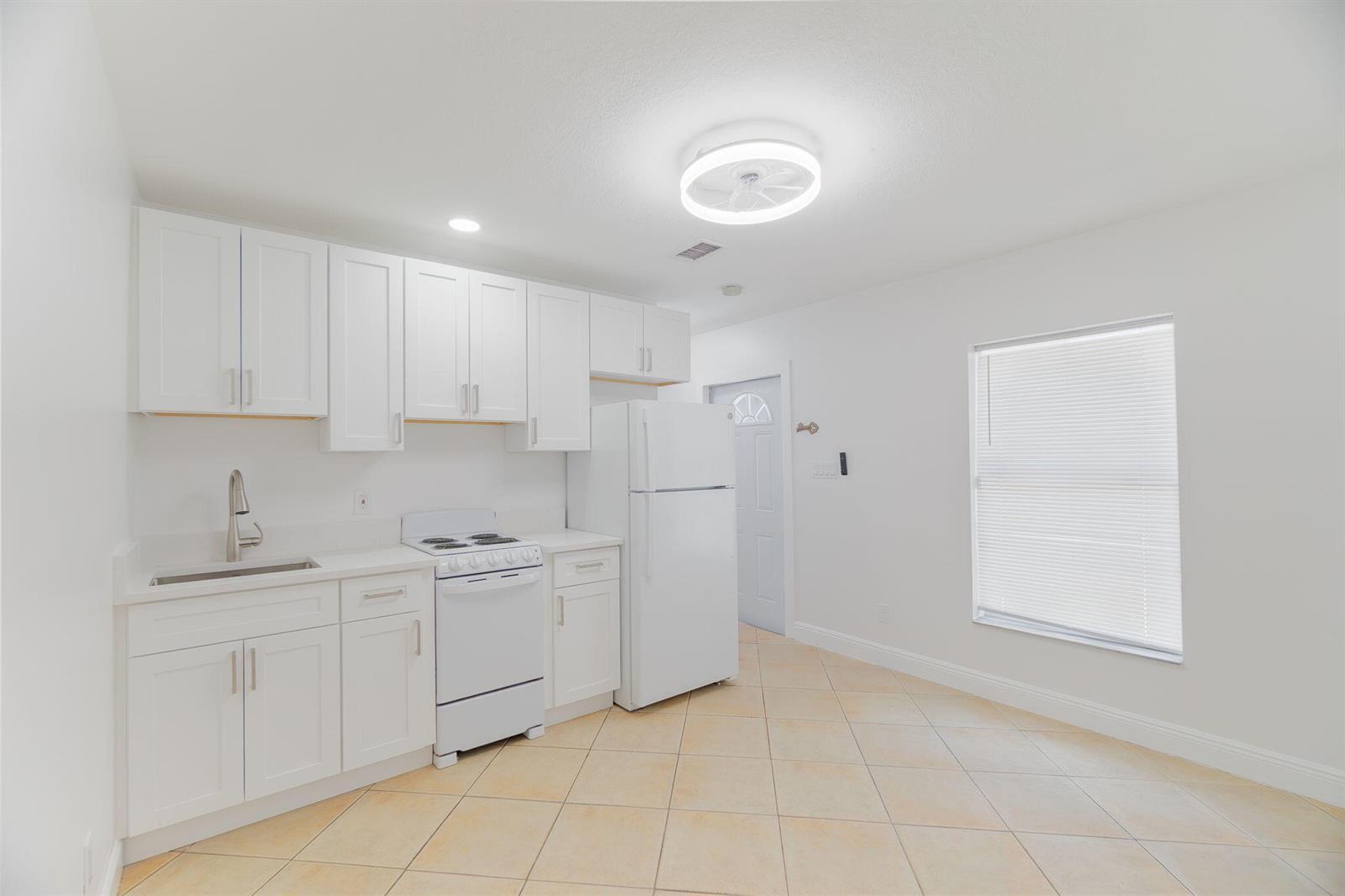2831 N SEACREST Boulevard # B, Boynton Beach FL 33435 photo 2