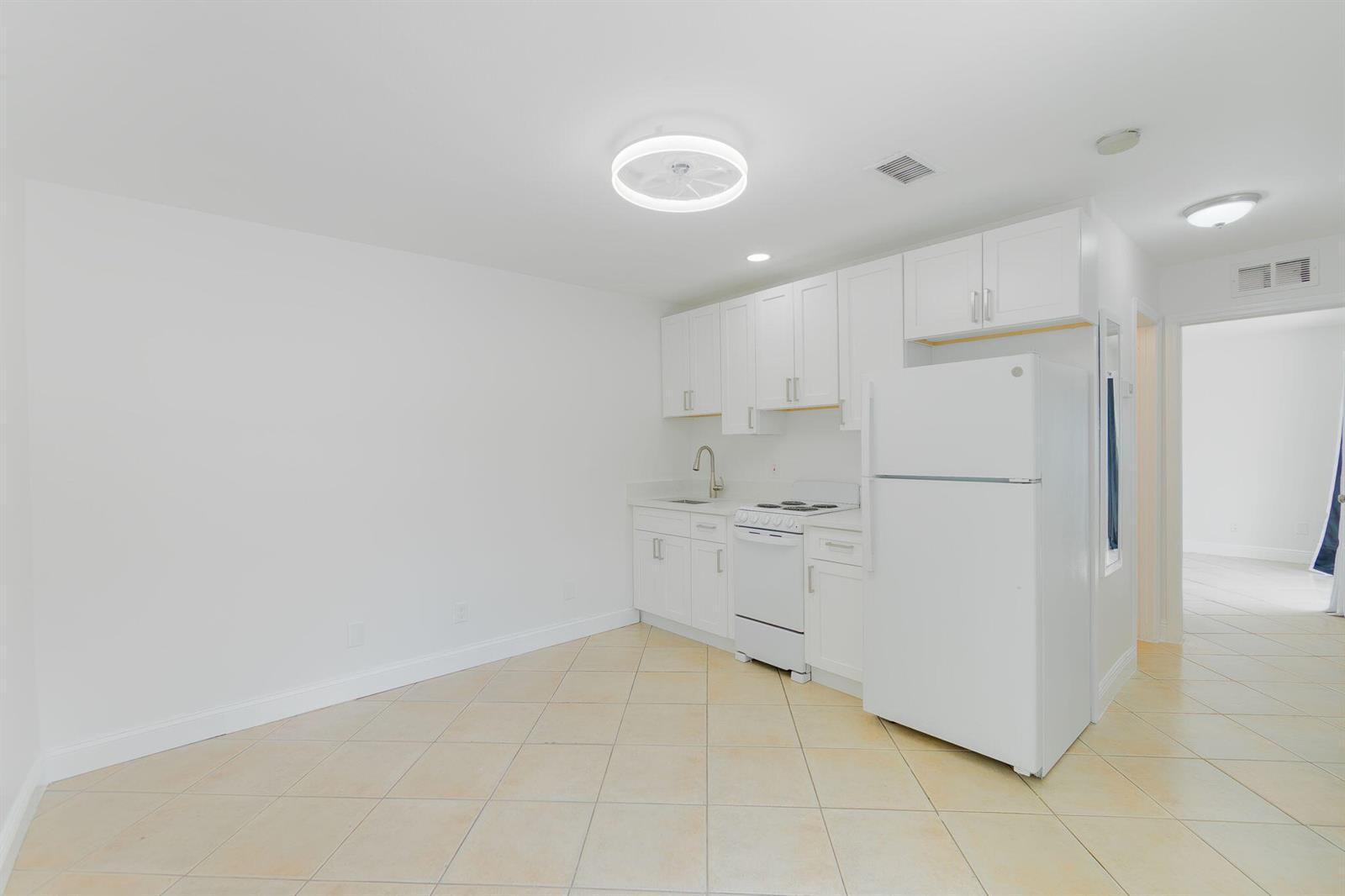 2831 N SEACREST Boulevard # B, Boynton Beach FL 33435 photo 4