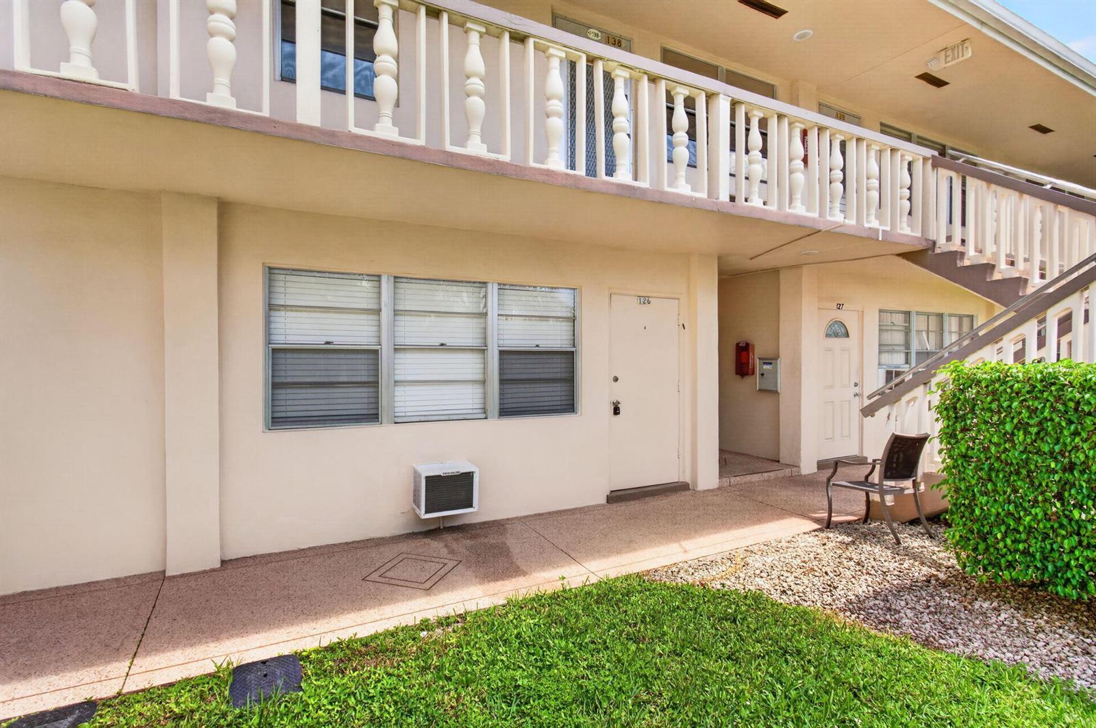 126 NORWICH F, West Palm Beach FL 33417 photo 3