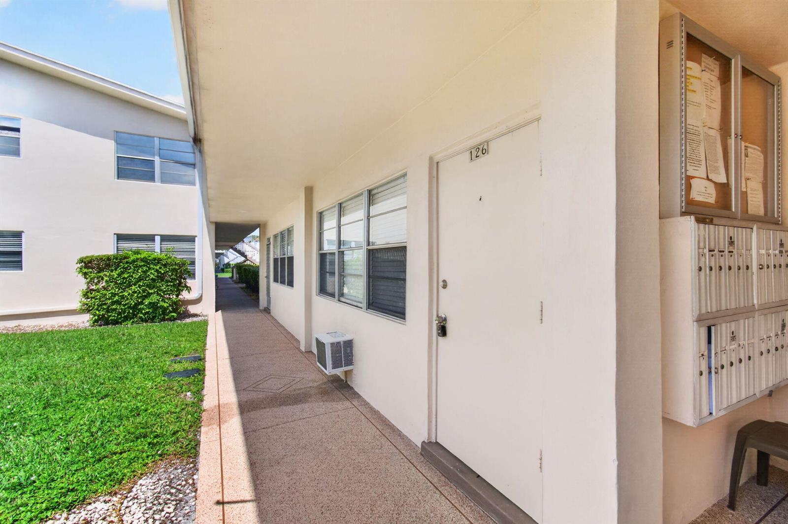 126 NORWICH F, West Palm Beach FL 33417 photo 5