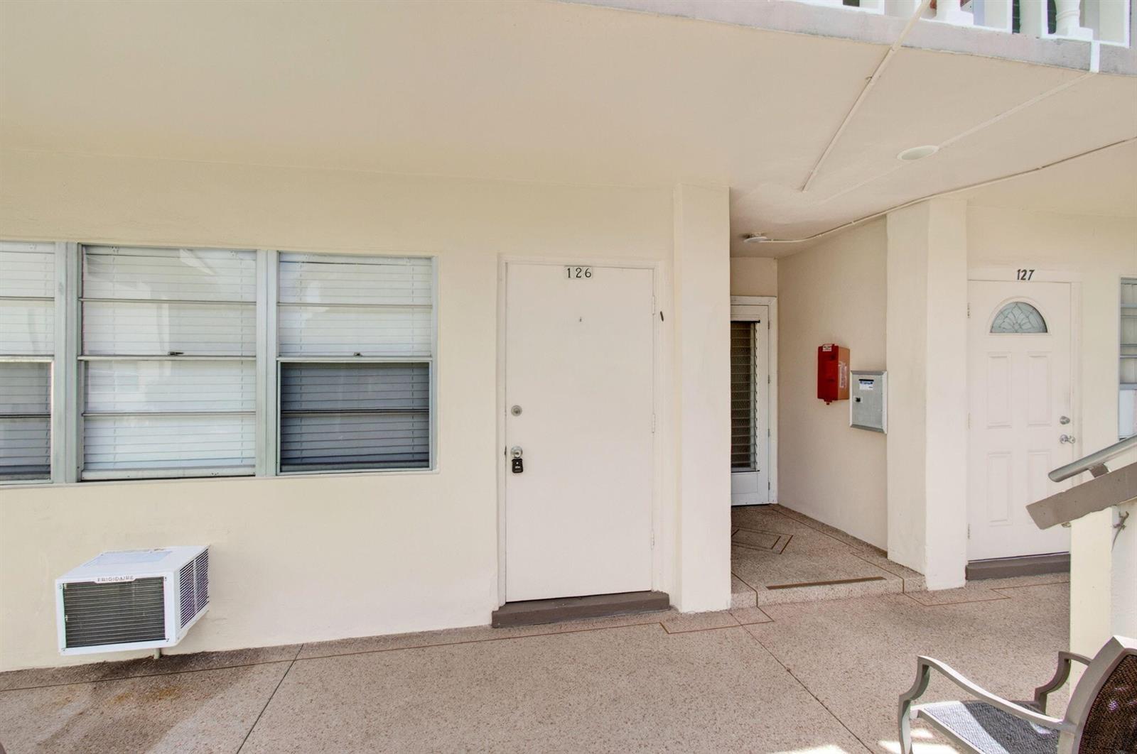 126 NORWICH F, West Palm Beach FL 33417 photo 4