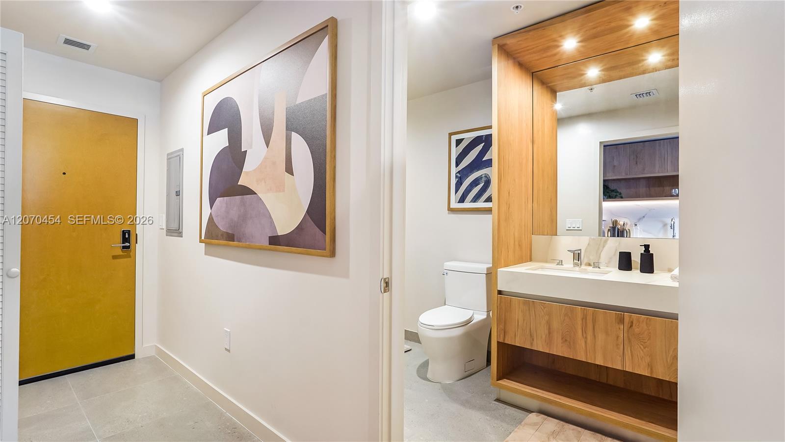 11 NE 6th St # 808, Miami FL 33132