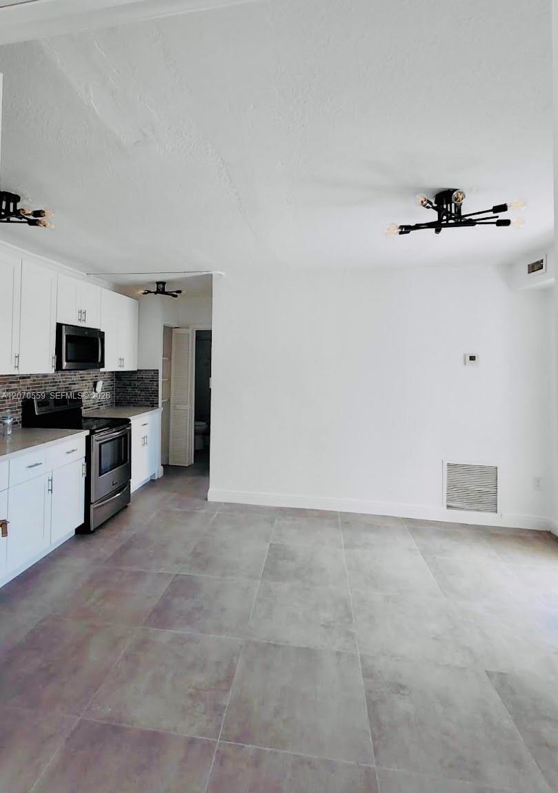 308 NW 2nd Ave, Deerfield Beach FL 33441 photo 2