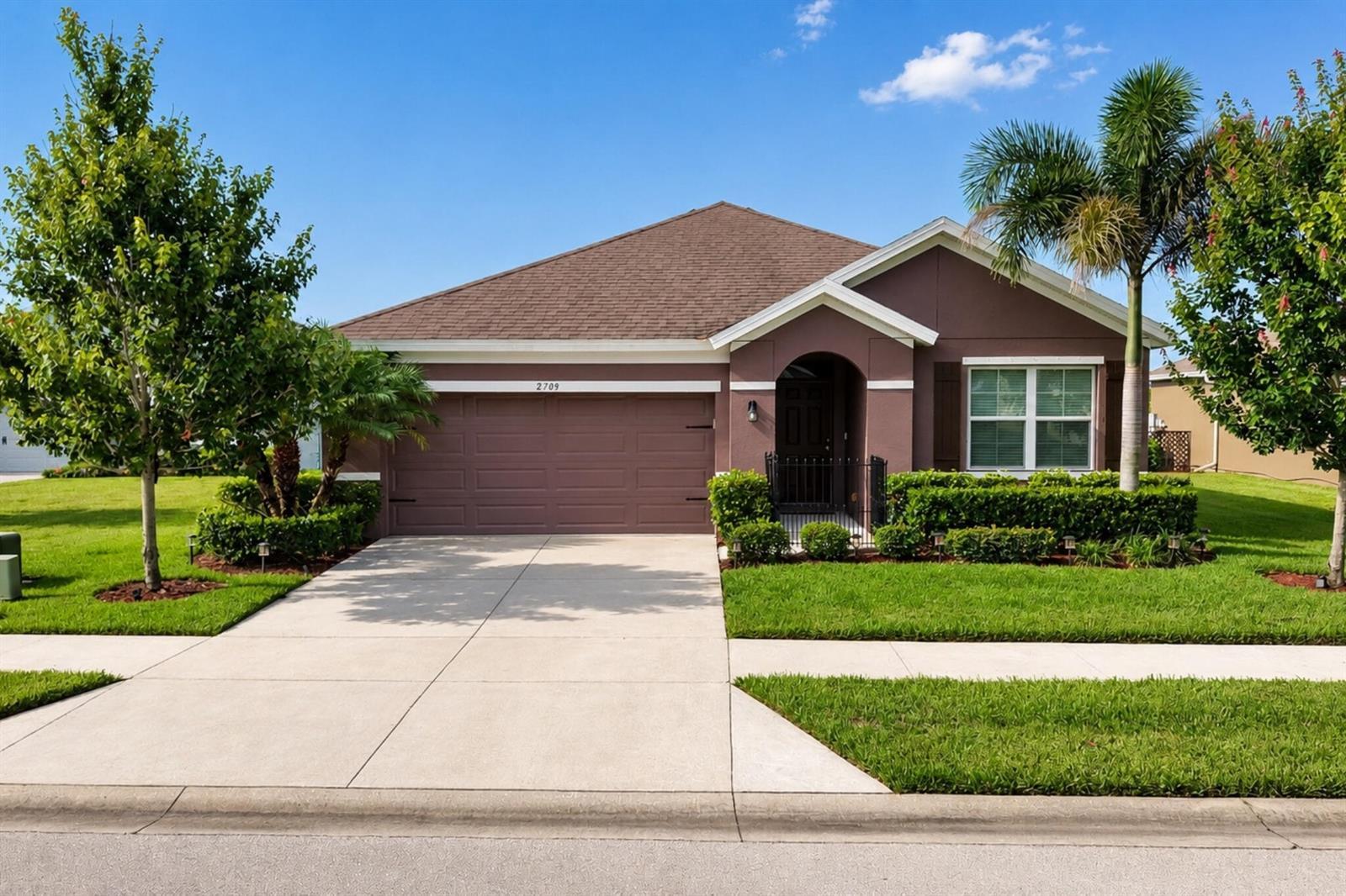 2709 Granville Manor SW, Vero Beach FL 32968 photo 2