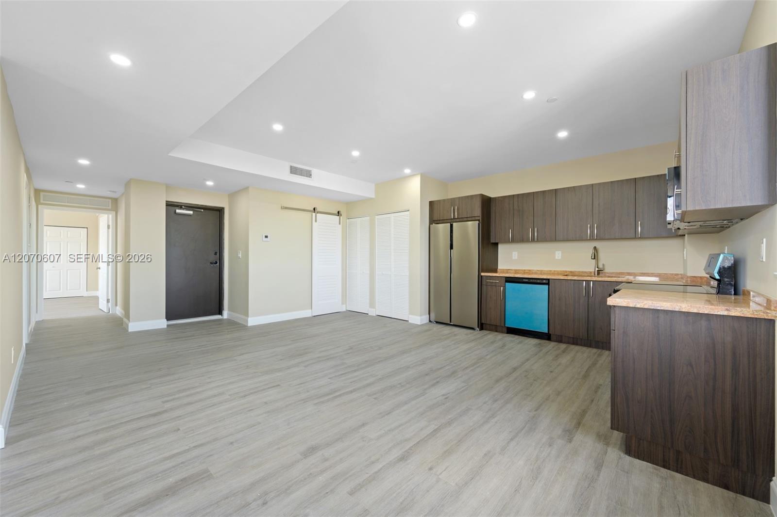 1020 NW 2 Ave # 302, Hallandale Beach FL 33009