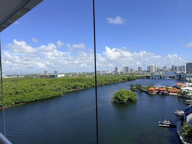 400 Kings Point Dr, Sunny Isles Beach FL 33160
