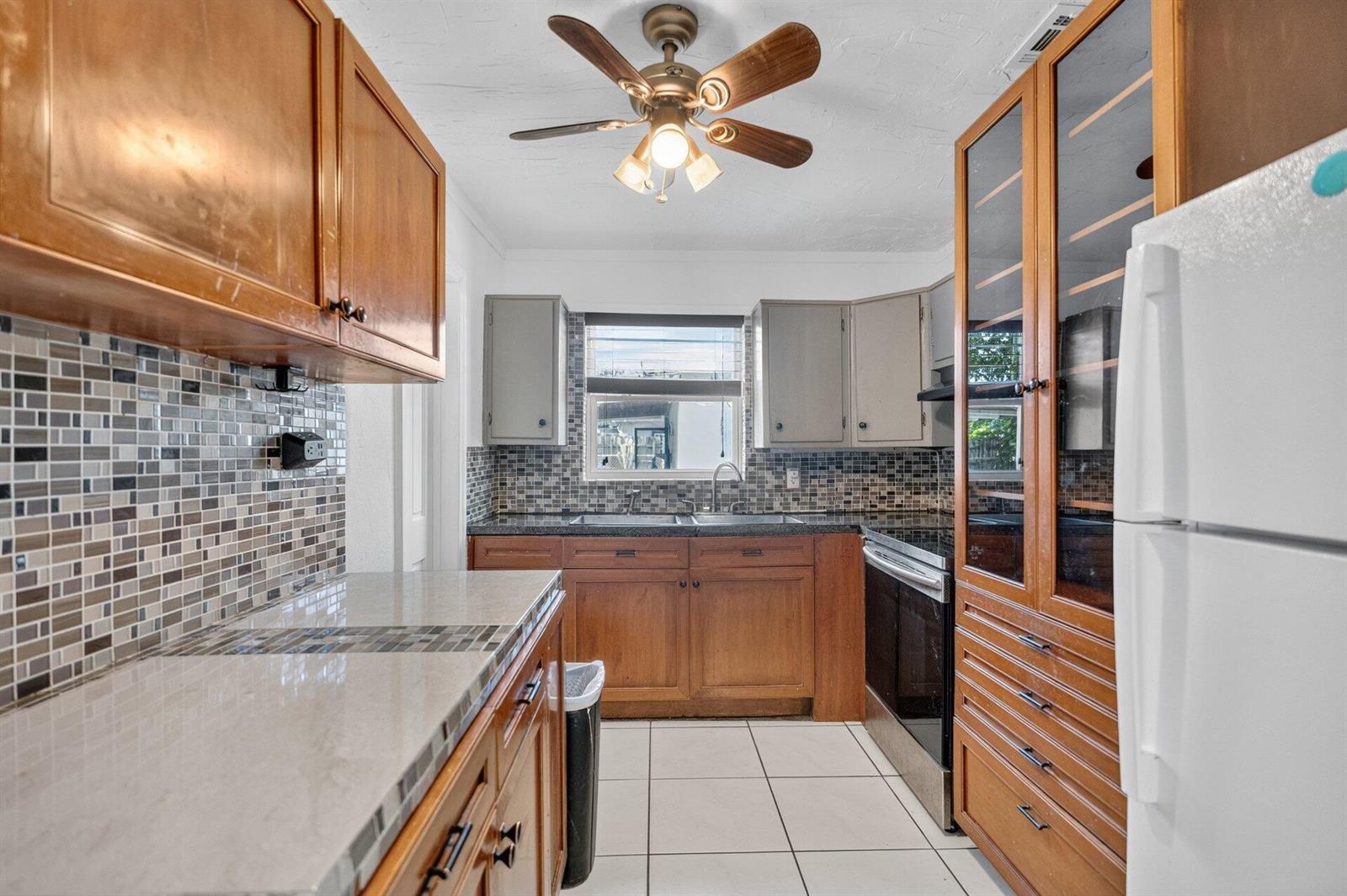 2220 N 57th Terrace, Hollywood FL 33021 photo 4