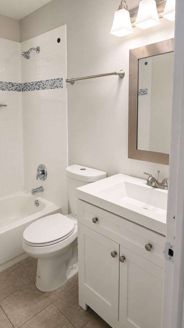 665 Glouchester Street Apt 17, Boca Raton FL 33487 photo 2