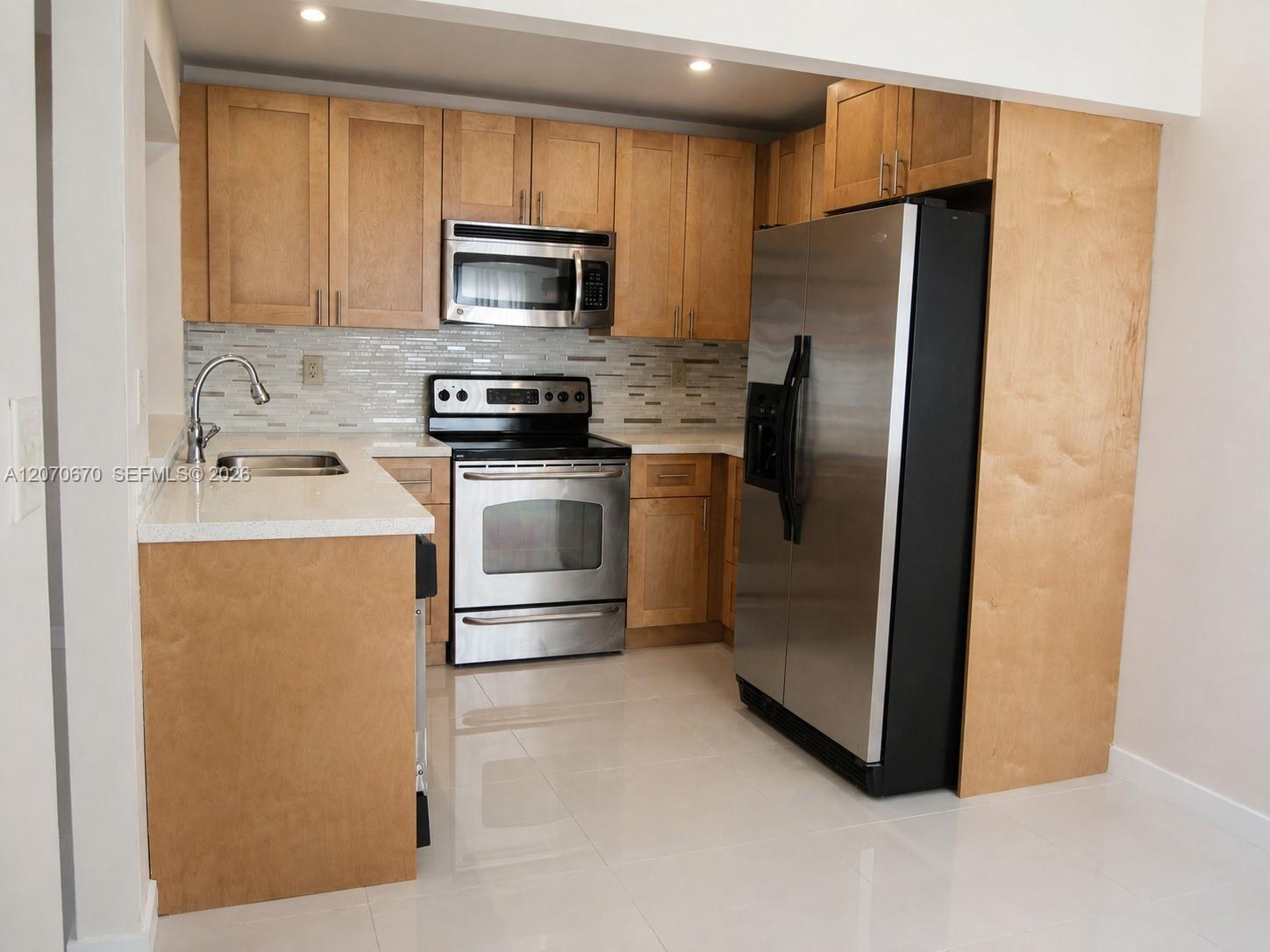 454 NE 210th Circle Ter # 7B, Miami FL 33179 photo 2