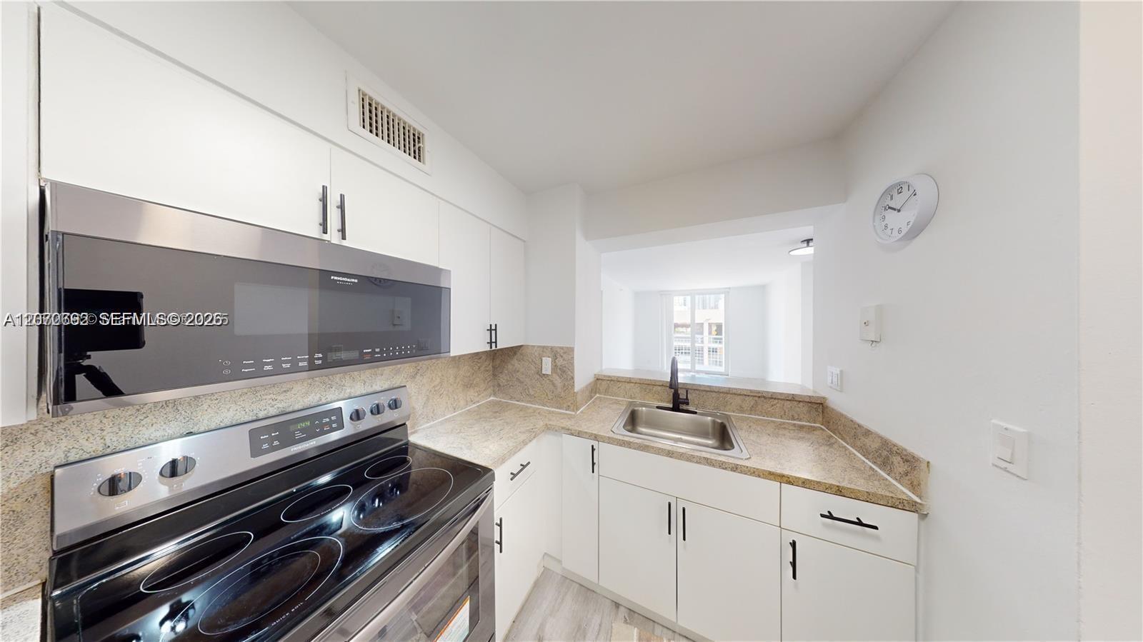 501 SW 1st St # 607, Miami FL 33130 photo 3