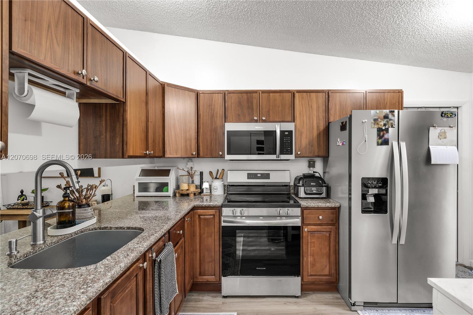 9291 E Elm Ln, Miramar FL 33025 photo 3