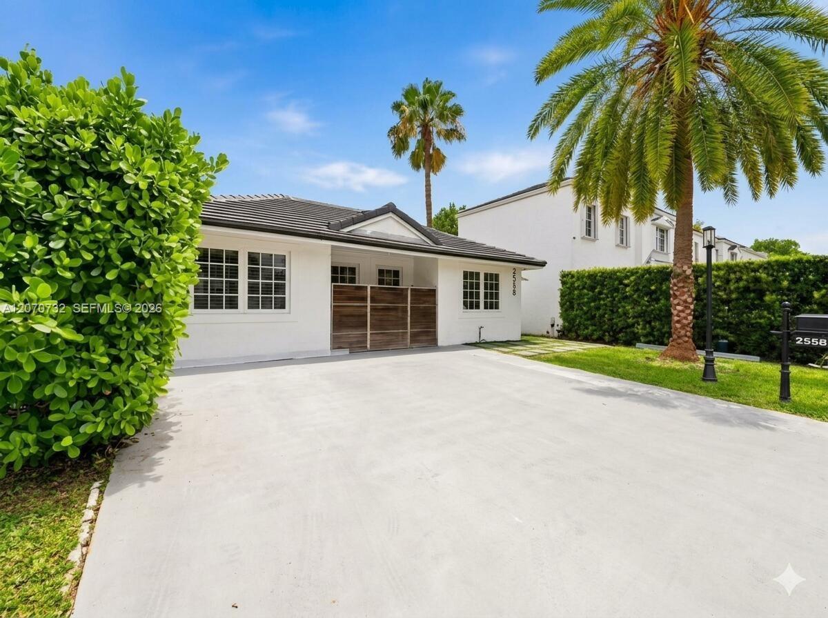 2558 NE 206th Ter, Miami FL 33180