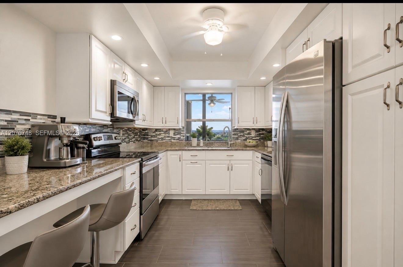 1000 Parkview Dr # 715, Hallandale Beach FL 33009