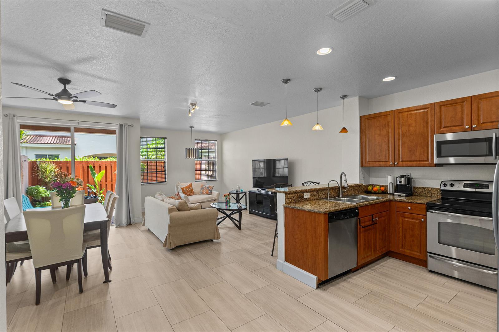 213 Las Brisas Circle, Sunrise FL 33326 photo 2