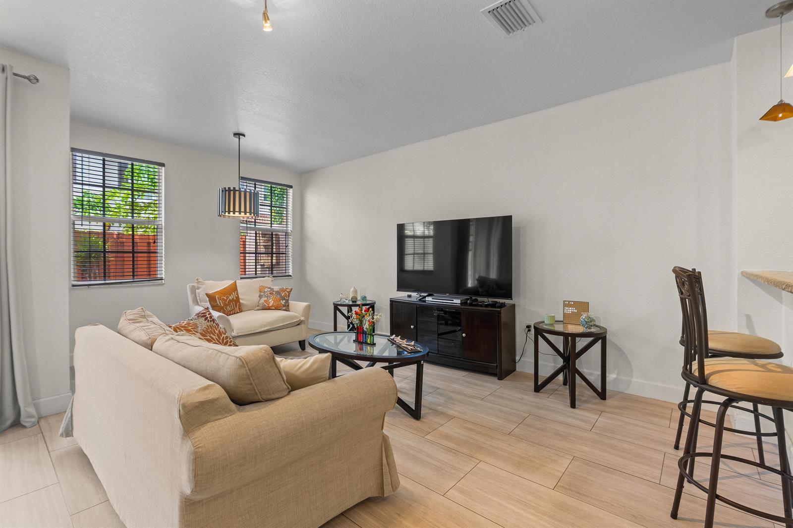 213 Las Brisas Circle, Sunrise FL 33326 photo 4